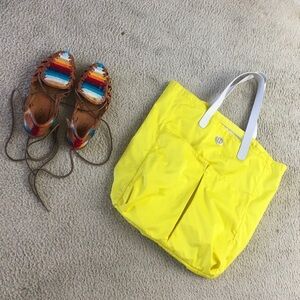 LULULEMON/“CHIQUITA BANANA YELLOW”ATHLETIC BAG/NEW